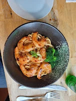 Udon Rice Noodle with Shrimp with Broccoli